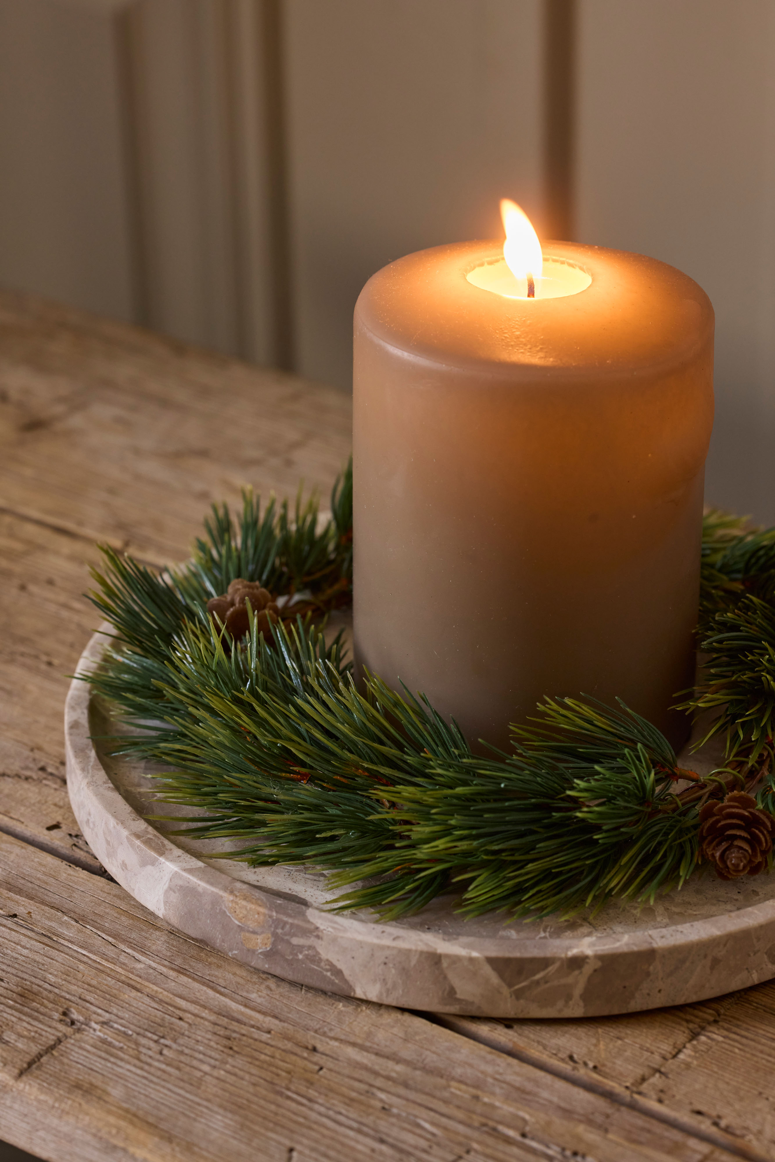 Tallkrans med kottar