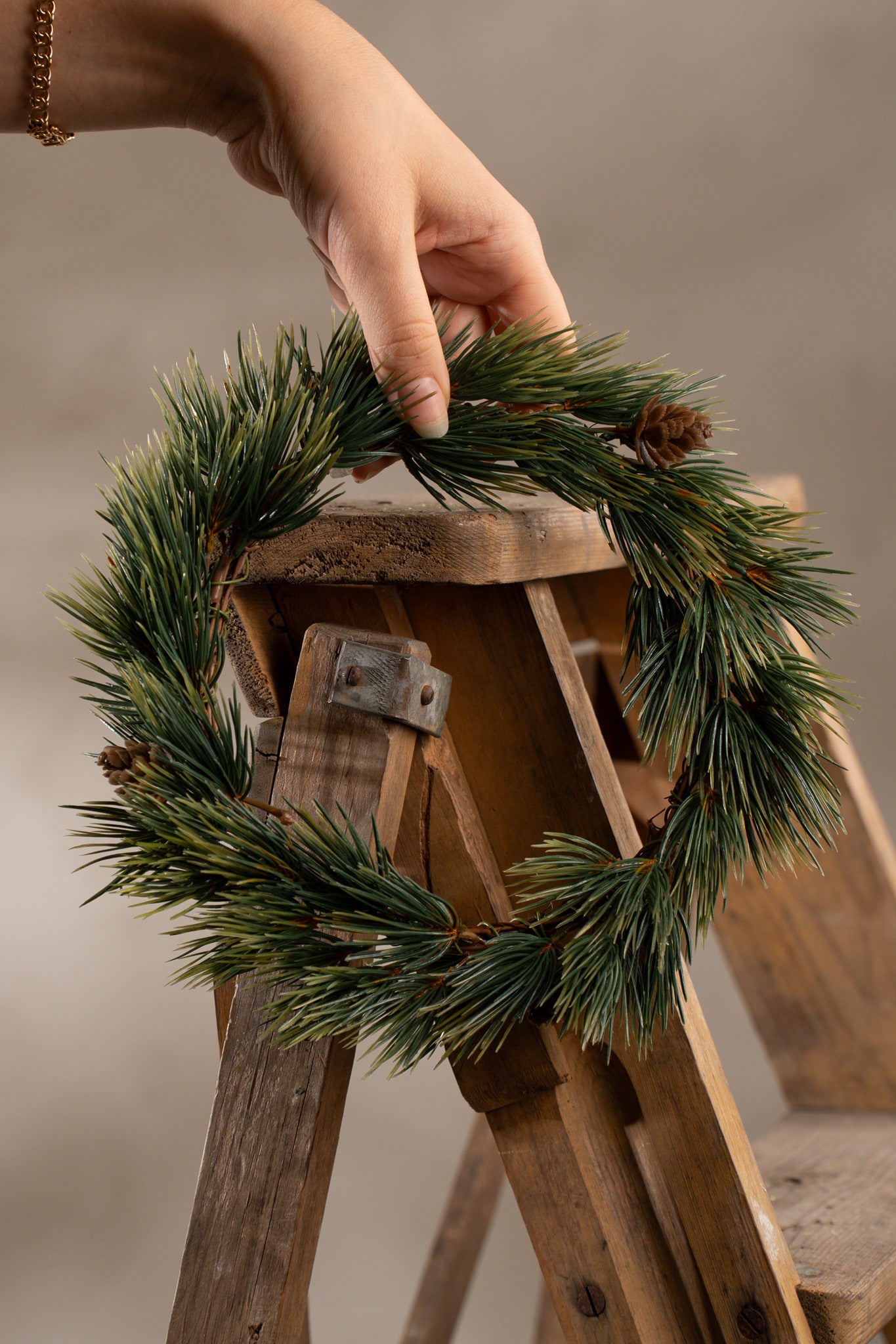 Tallkrans med kottar