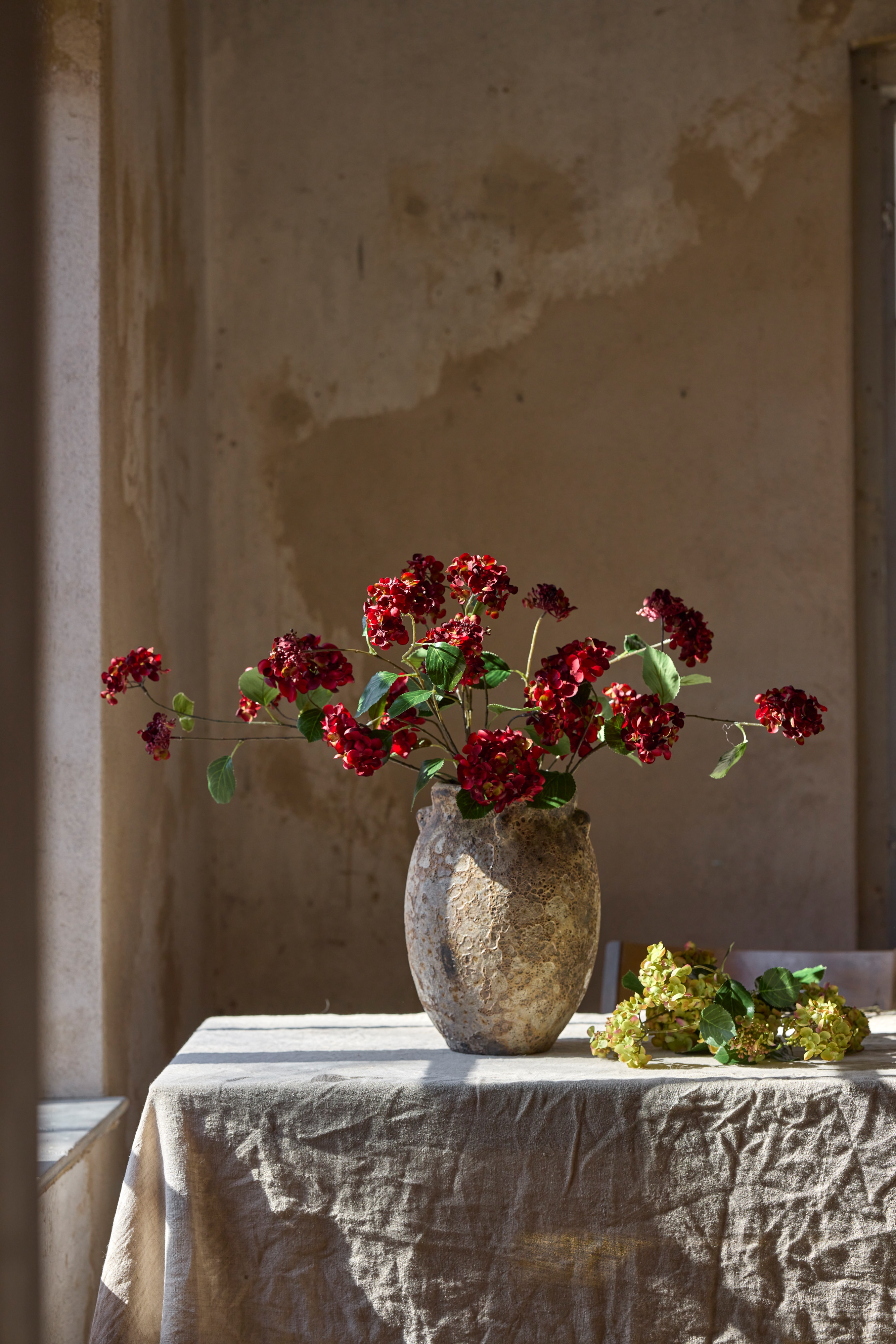 Konstgjord röd Hortensia 80cm